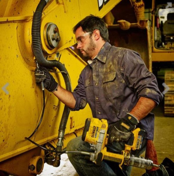 HEAVY-DUTY DEWALT 18 Volt XR Cordless Grease Gun, 1 x 4.0Ah Batteries - Image 5