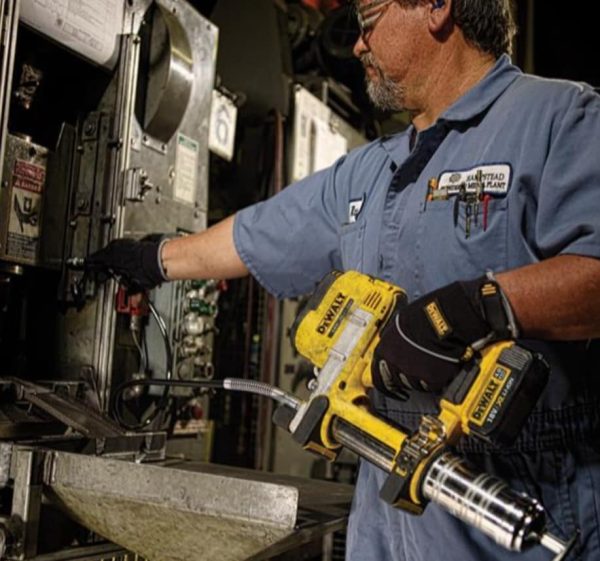 HEAVY-DUTY DEWALT 18 Volt XR Cordless Grease Gun, 1 x 4.0Ah Batteries - Image 2