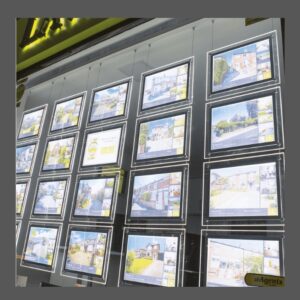 Our LED Cable Kit Window Display with illuminated poster pockets is available in 4 different sizes