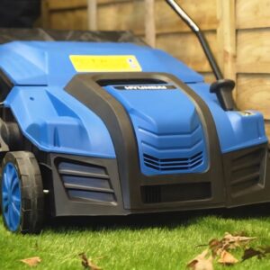 Hyundai 2000W 16” / 40cm Artificial Grass Sweeper, Multi-Use Brush & 55 Litre Collection Bag.