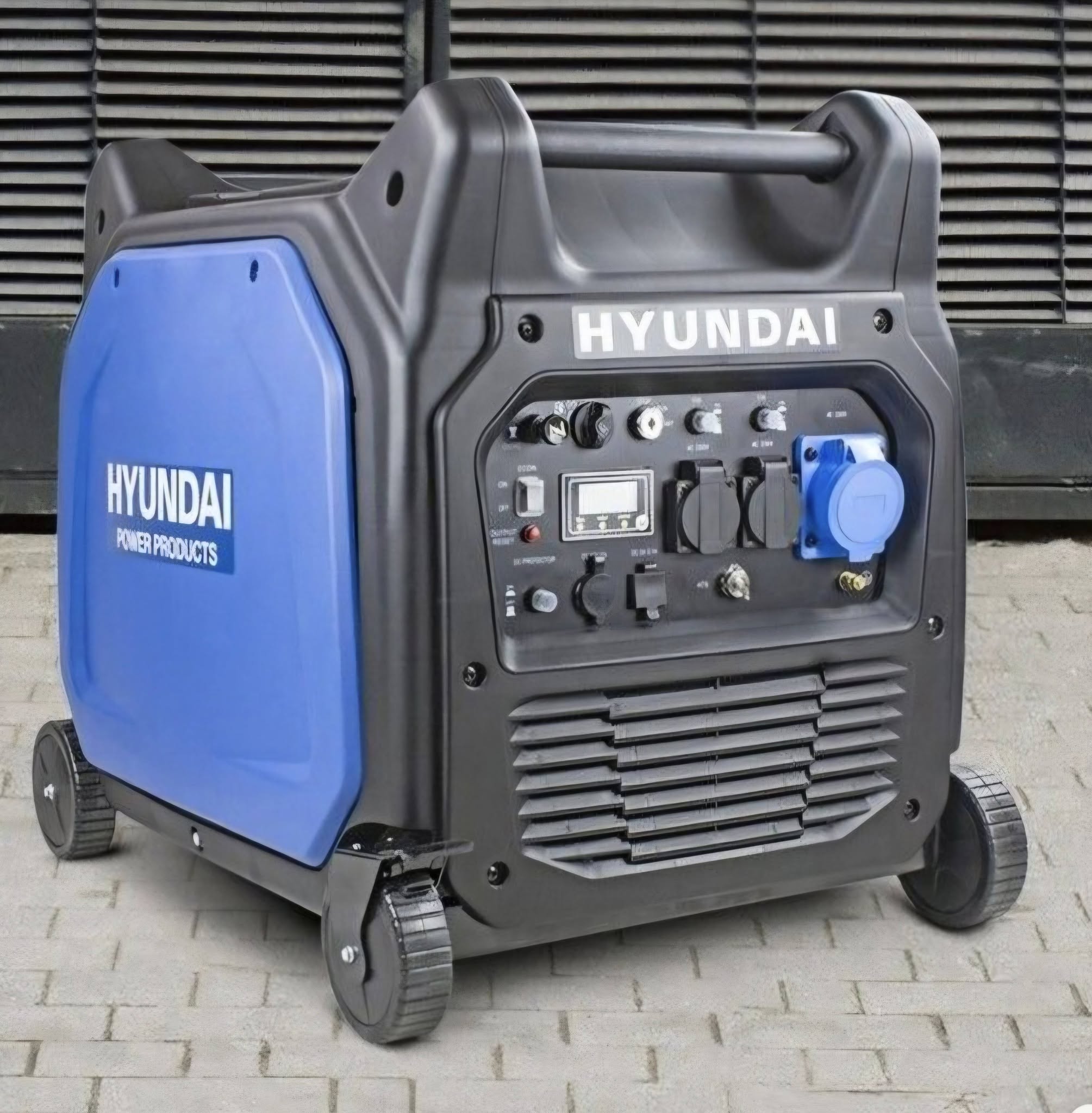 Hyundai 6600W/6.6kW Remote Electric Start Petrol Portable Inverter Generator - Image 6